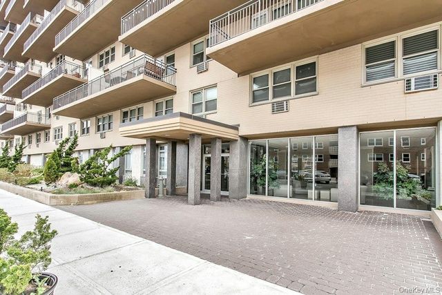 25 Neptune Boulevard 2nd Floor Apt. E, Long Beach, NY 11561