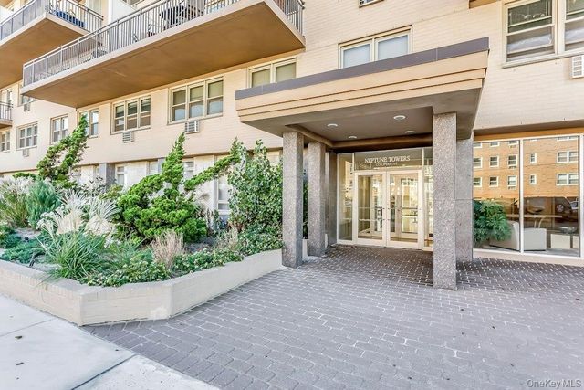 25 Neptune Boulevard 2nd Floor Apt. E, Long Beach, NY 11561