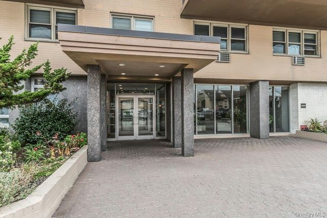 25 Neptune Boulevard 2nd Floor Apt. E, Long Beach, NY 11561