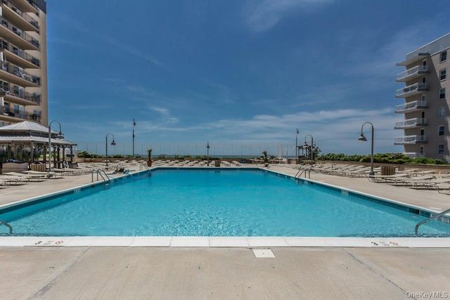 25 Neptune Boulevard 2nd Floor Apt. E, Long Beach, NY 11561