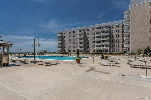 25 Neptune Boulevard 2nd Floor Apt. E, Long Beach, NY 11561