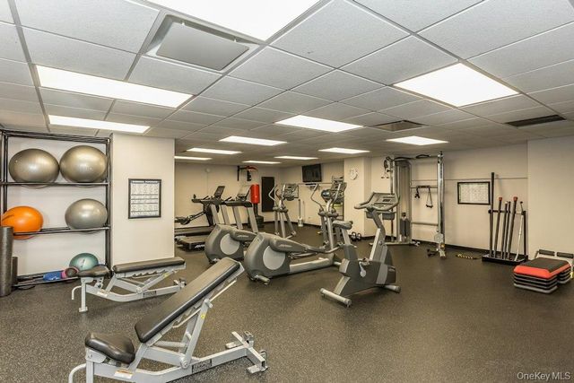 25 Neptune Boulevard 2nd Floor Apt. E, Long Beach, NY 11561