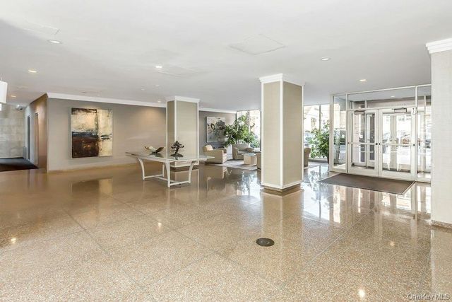 25 Neptune Boulevard 2nd Floor Apt. E, Long Beach, NY 11561