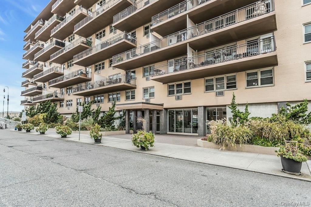 25 Neptune Boulevard 2nd Floor Apt. E, Long Beach, NY 11561