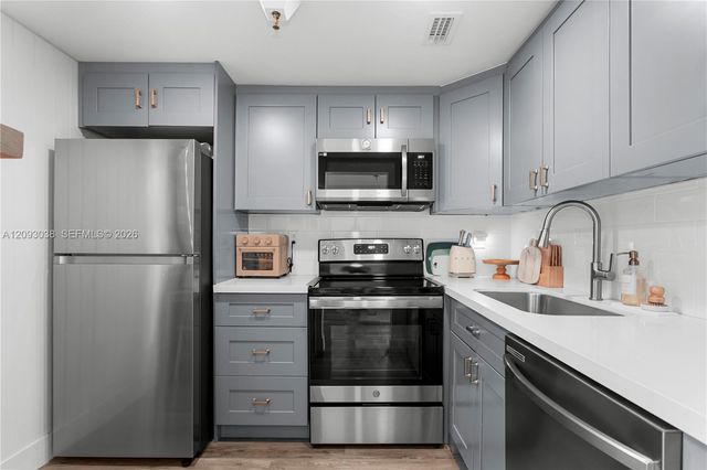 4301 Collins Avenue 207, Miami Beach, FL 33140