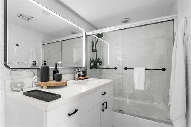 4301 Collins Avenue 207, Miami Beach, FL 33140