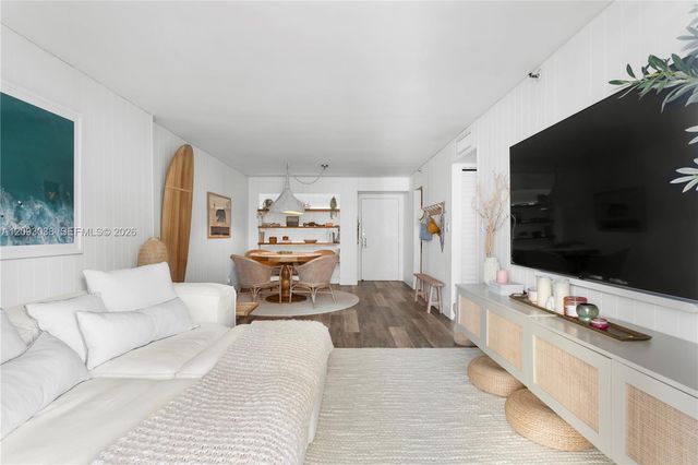 4301 Collins Avenue 207, Miami Beach, FL 33140