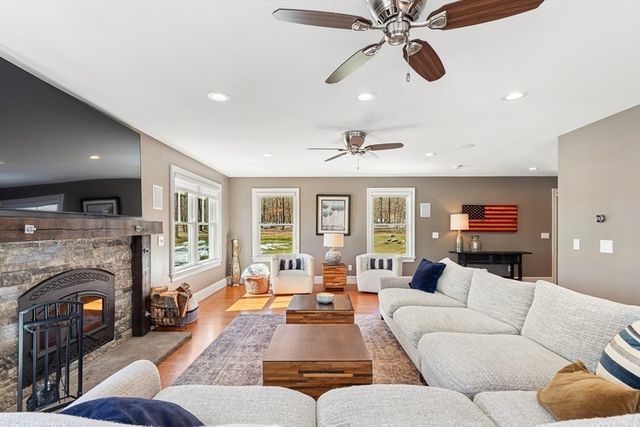 100 Bradley Street, Seekonk, MA 02771