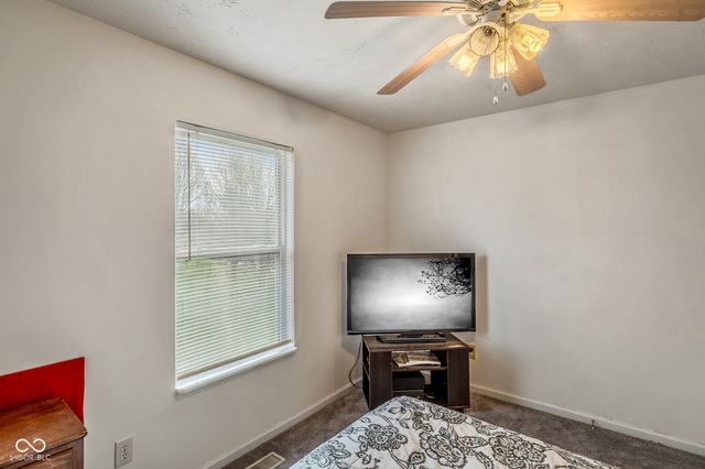 665 Hummingbird Lane, Whiteland, IN 46184