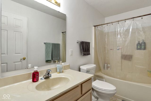 665 Hummingbird Lane, Whiteland, IN 46184