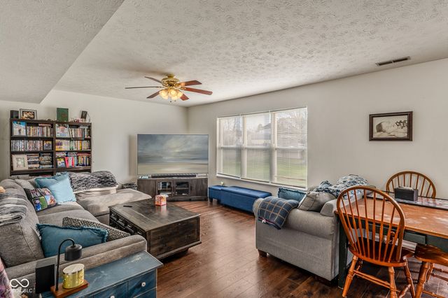 665 Hummingbird Lane, Whiteland, IN 46184