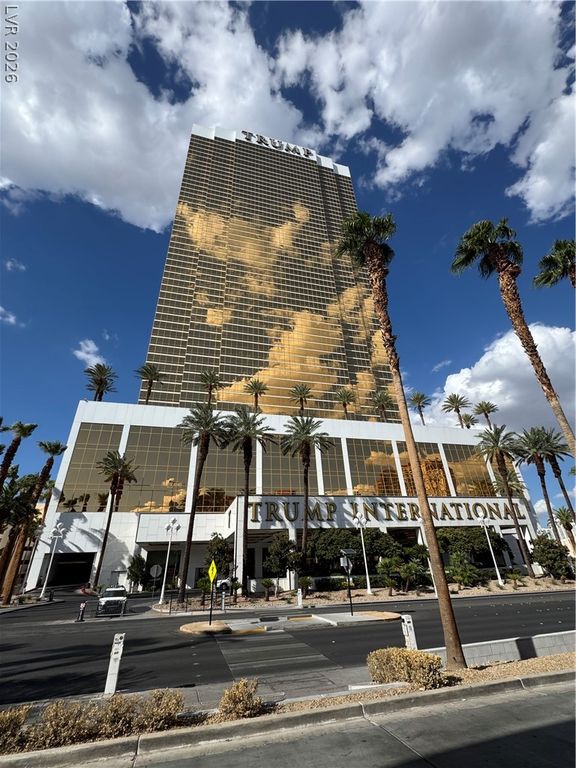 2000 North Fashion Show Drive 2102, Las Vegas, NV 89109 — exterior
