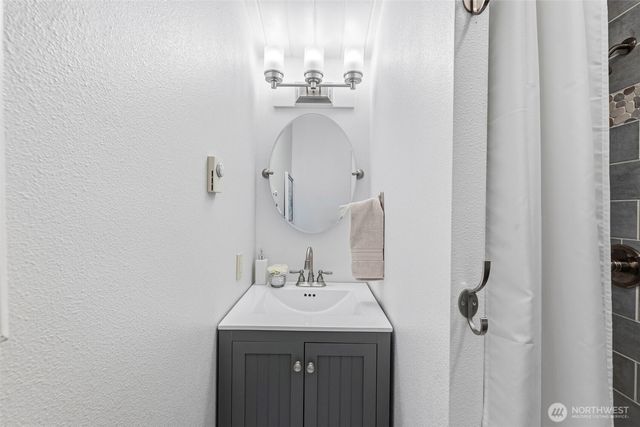 304 E Pointes Drive E, Shelton, WA 98584