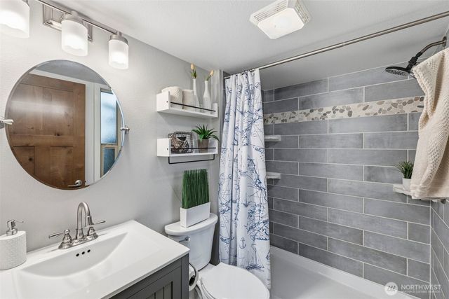 304 E Pointes Drive E, Shelton, WA 98584