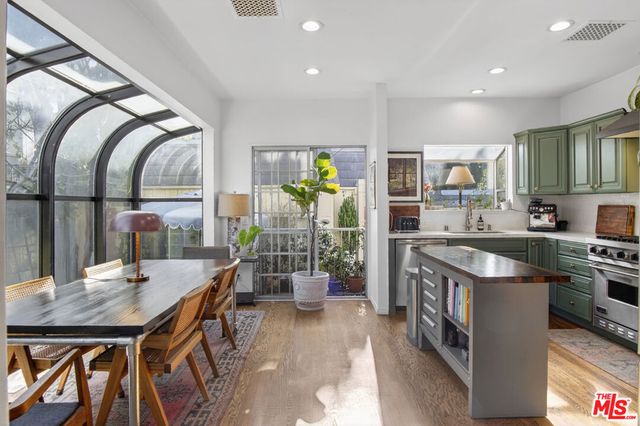 8998 Lloyd Place, West Hollywood, CA 90069