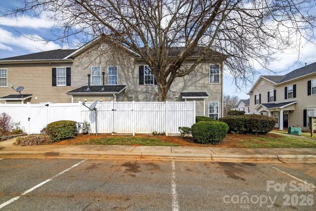 1911 Flushing Court, Charlotte, NC 28215