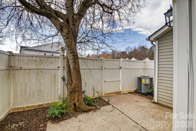 1911 Flushing Court, Charlotte, NC 28215