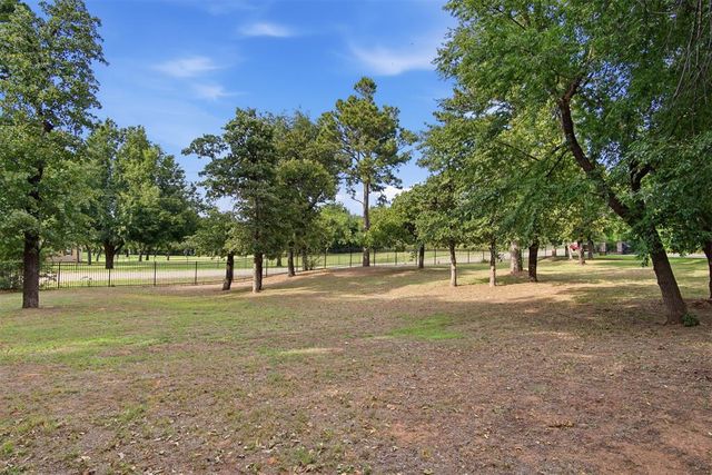 3318 E 44th Street, Edmond, OK 73013
