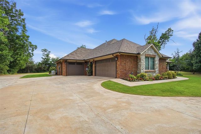 3318 E 44th Street, Edmond, OK 73013