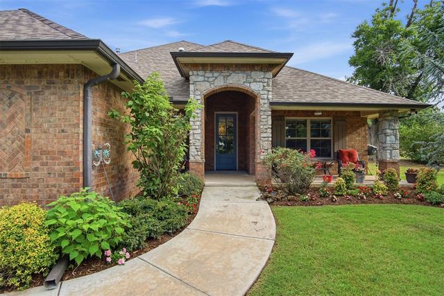 3318 E 44th Street, Edmond, OK 73013