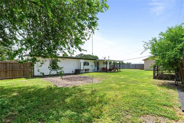 810 Adel Dr, Corpus Christi, TX 78412