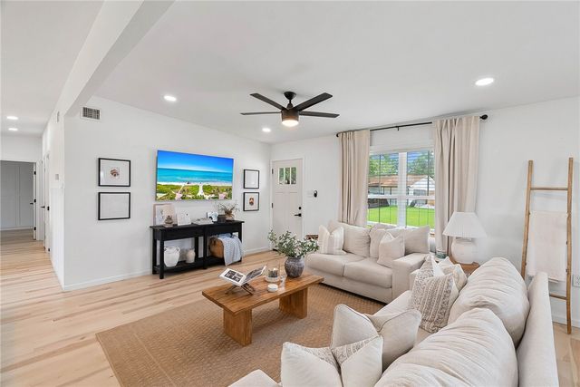 810 Adel Dr, Corpus Christi, TX 78412