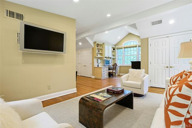 22 Garey Drive, Chappaqua, NY 10514