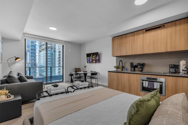 121 NE 5th St 2107, Miami, FL 33132