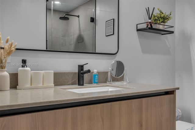 121 NE 5th St 2107, Miami, FL 33132