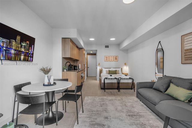 121 NE 5th St 2107, Miami, FL 33132