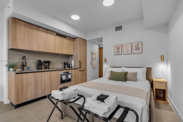 121 NE 5th St 2107, Miami, FL 33132