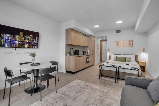 121 NE 5th St 2107, Miami, FL 33132