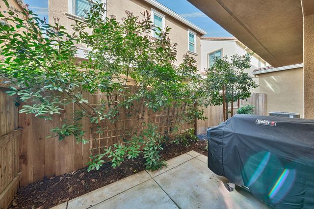 10569 Tenor Way, Elk Grove, CA 95757