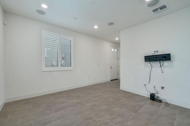 10569 Tenor Way, Elk Grove, CA 95757