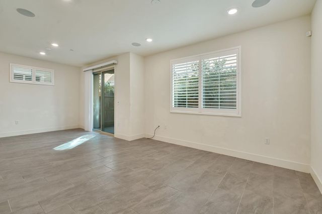 10569 Tenor Way, Elk Grove, CA 95757