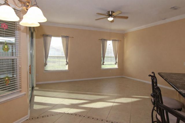 212 Whisper Ridge Dr, St Augustine, FL 32092