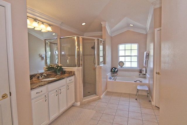 212 Whisper Ridge Dr, St Augustine, FL 32092