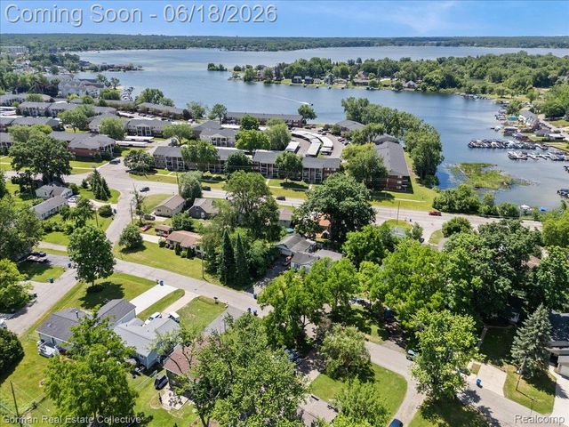 3840 Cass Elizabeth Road, Waterford Charter Township, MI 48328