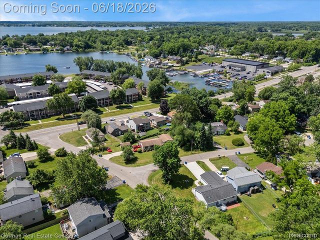 3840 Cass Elizabeth Road, Waterford Charter Township, MI 48328