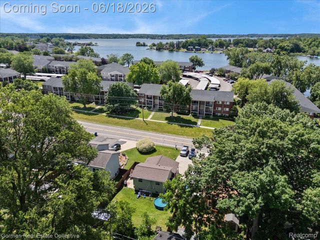 3840 Cass Elizabeth Road, Waterford Charter Township, MI 48328