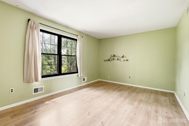 51 Pheasant Run, Edison, NJ 08820