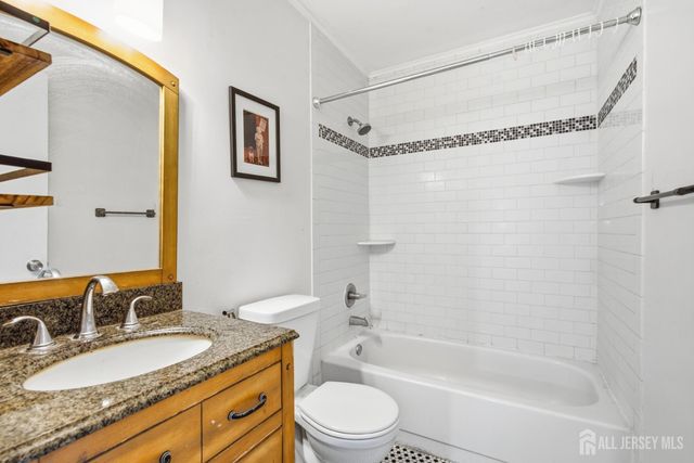 51 Pheasant Run, Edison, NJ 08820