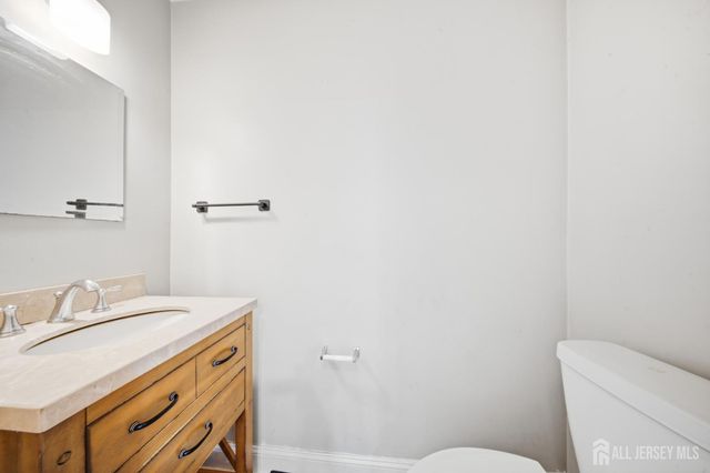 51 Pheasant Run, Edison, NJ 08820