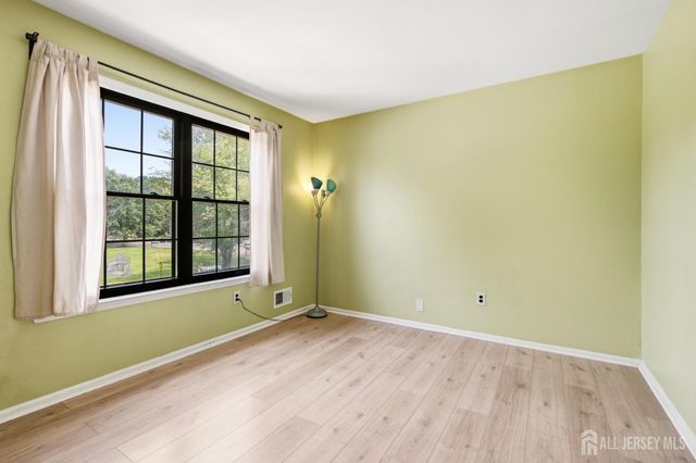 51 Pheasant Run, Edison, NJ 08820