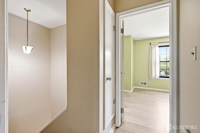 51 Pheasant Run, Edison, NJ 08820