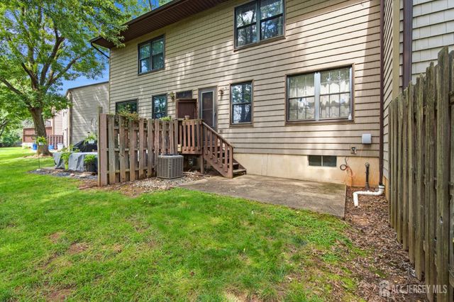 51 Pheasant Run, Edison, NJ 08820