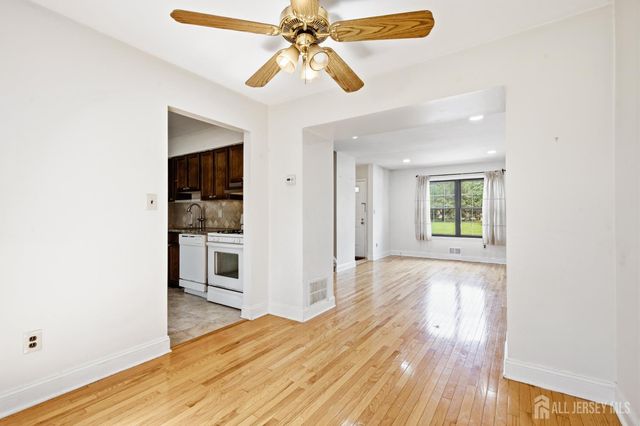 51 Pheasant Run, Edison, NJ 08820