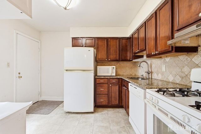 51 Pheasant Run, Edison, NJ 08820