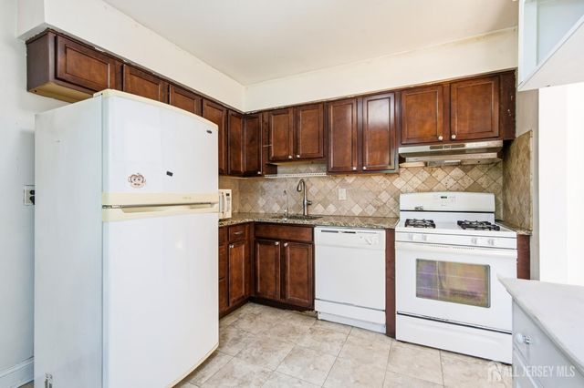 51 Pheasant Run, Edison, NJ 08820