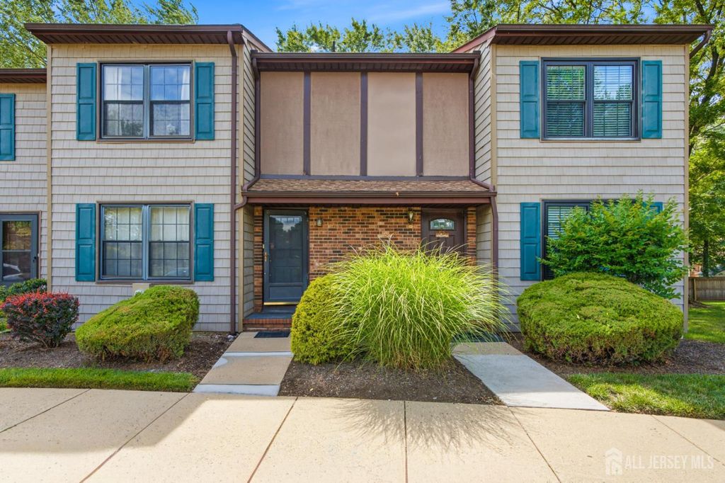 51 Pheasant Run, Edison, NJ 08820